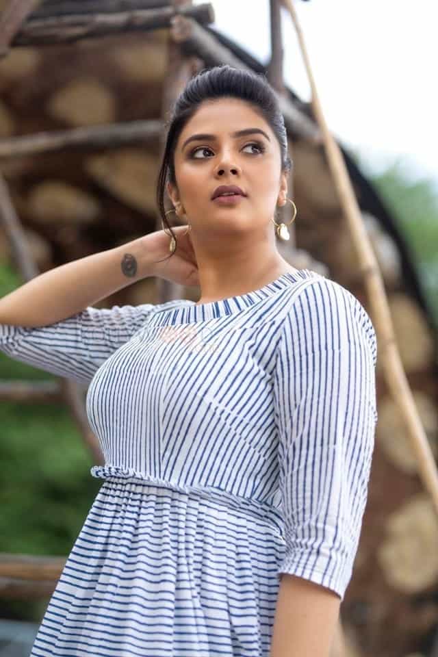 Tollywood Anchor And Actress Sreemukhi Photoshoot Pictures