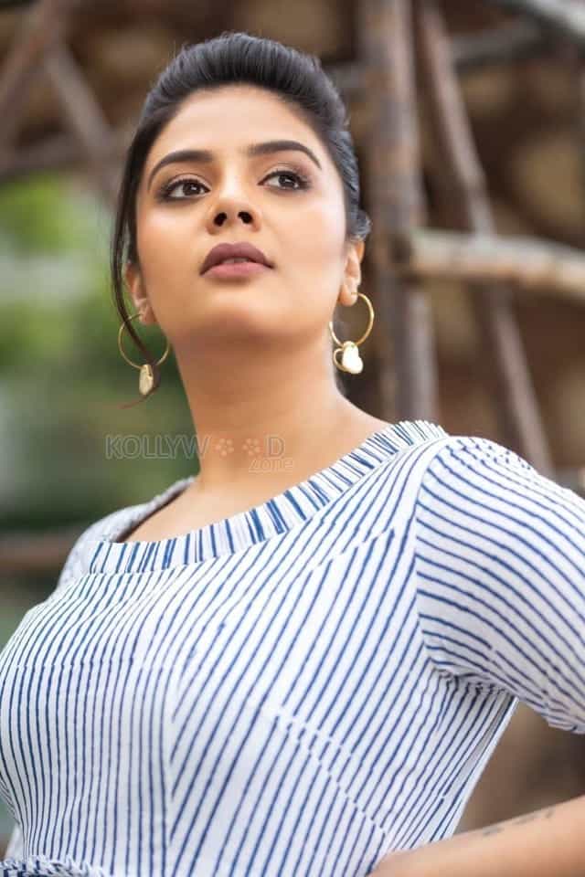 Tollywood Anchor And Actress Sreemukhi Photoshoot Pictures