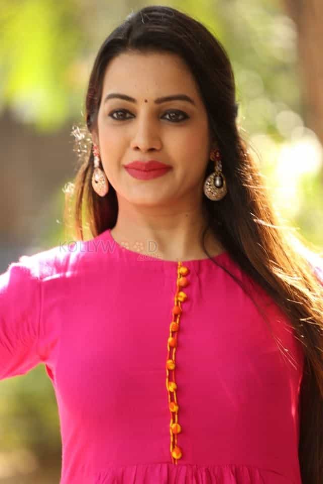 Actress Deeksha Panth Latest Pics