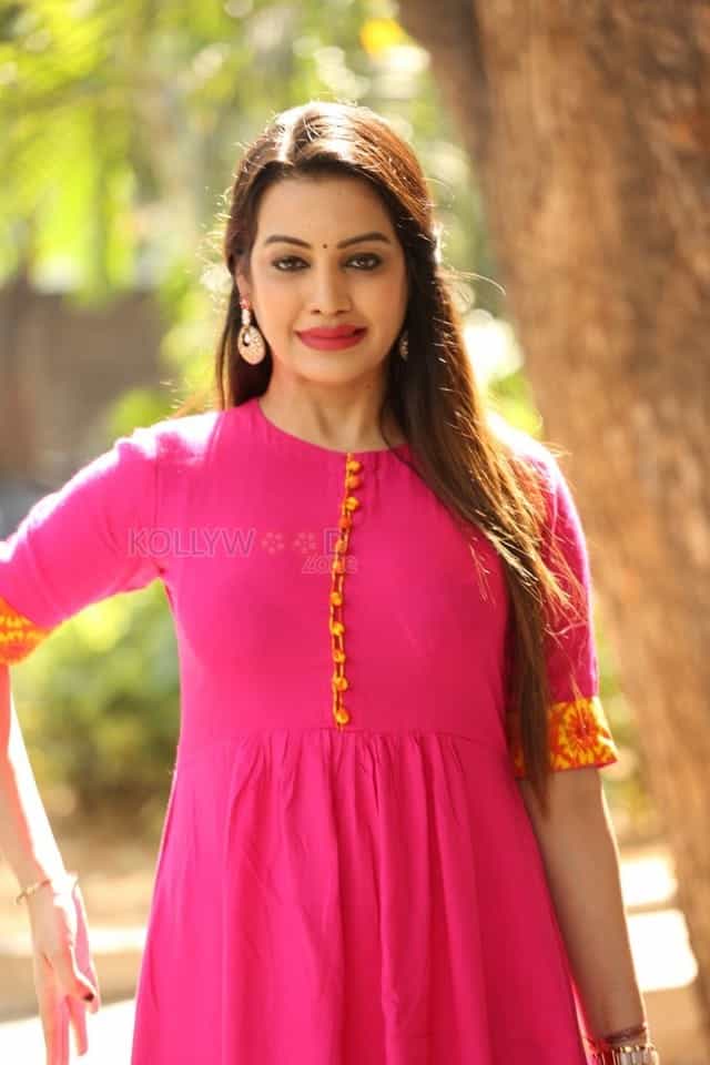 Actress Deeksha Panth Latest Pics