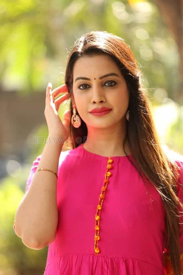 Actress Deeksha Panth Latest Pics