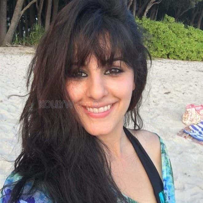 Actress Isha Talwar Candid Photos