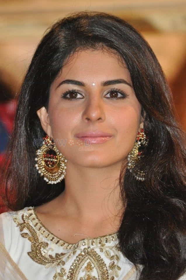 Actress Isha Talwar Candid Photos