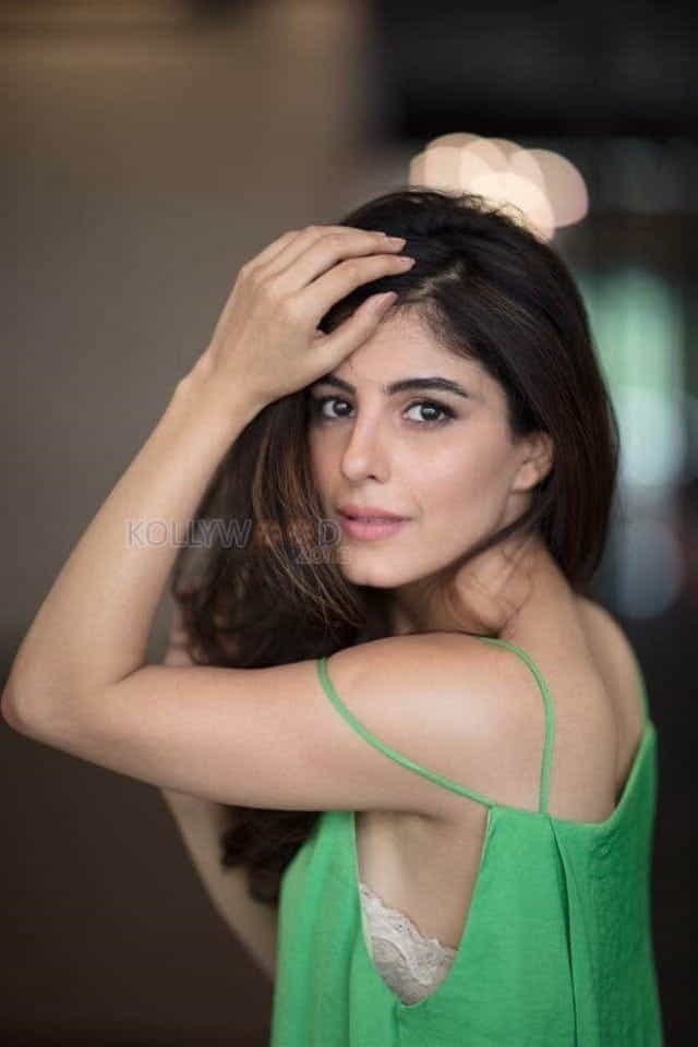 Actress Isha Talwar Latest Pics