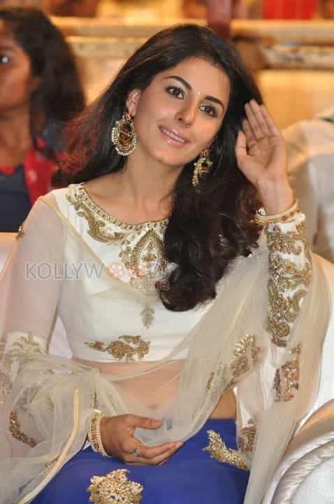 Actress Isha Talwar New Photos