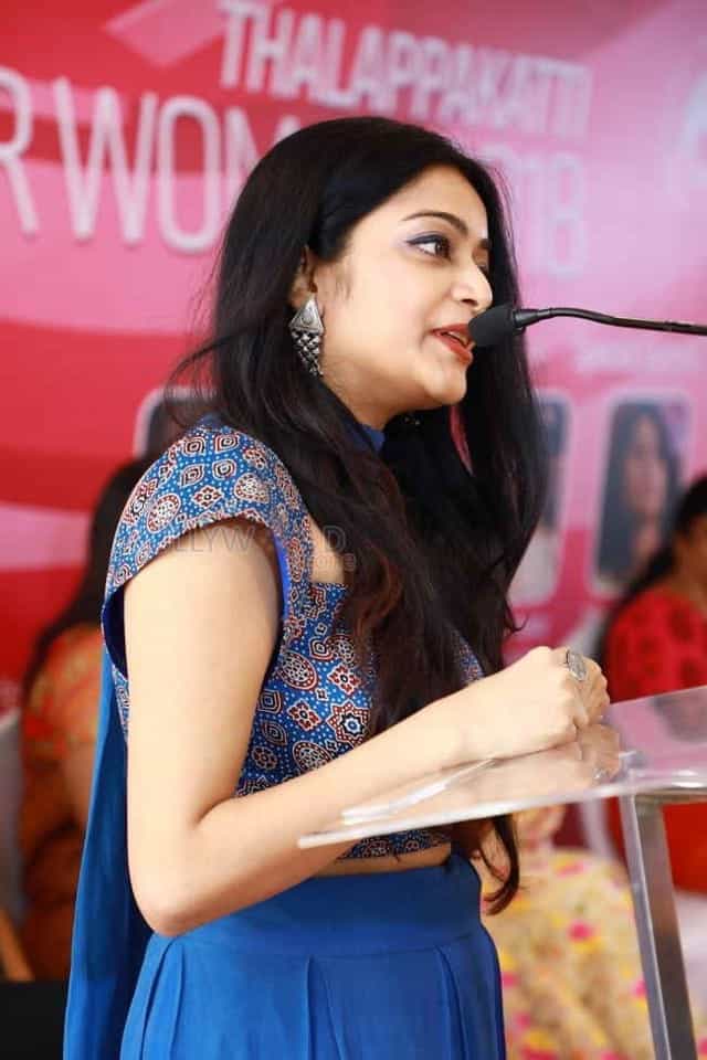 Actress Janani Iyer At Thalappakatti Super Woman Award Photos