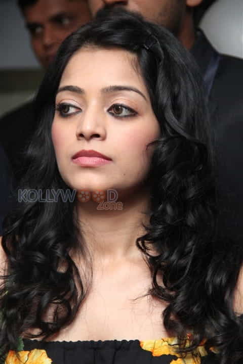 Actress Janani Iyer New Stills