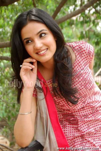 Actress Jasmin Bhasin Photos