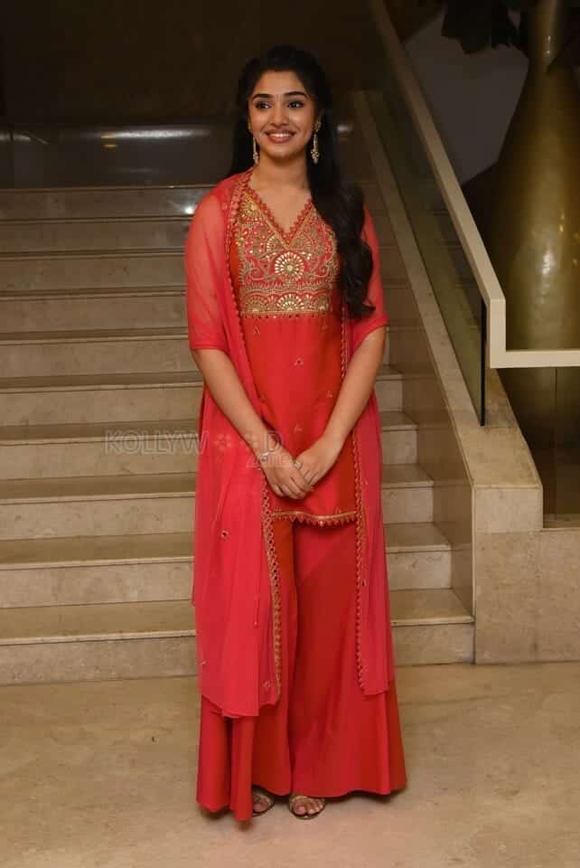 Actress Krithi Shetty at Aa Ammayi Gurinchi Meeku Cheppali First Look Launch Pictures 06