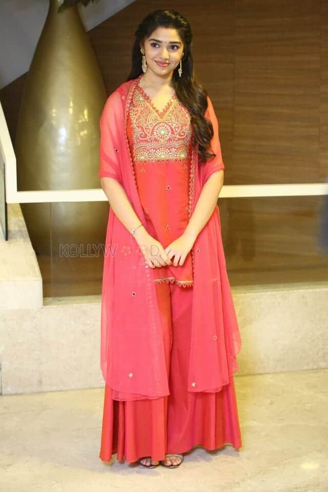 Actress Krithi Shetty at Aa Ammayi Gurinchi Meeku Cheppali First Look Launch Pictures 13