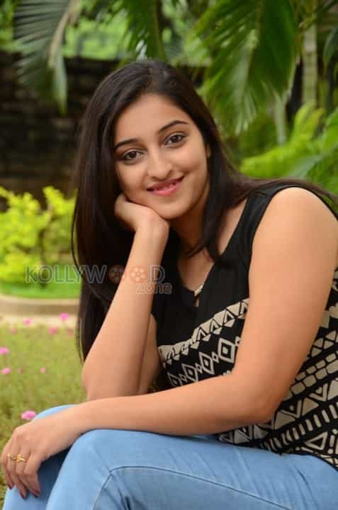 Actress Mouryani New Pictures