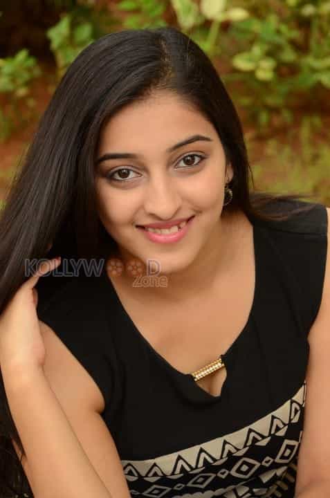 Actress Mouryani New Pictures