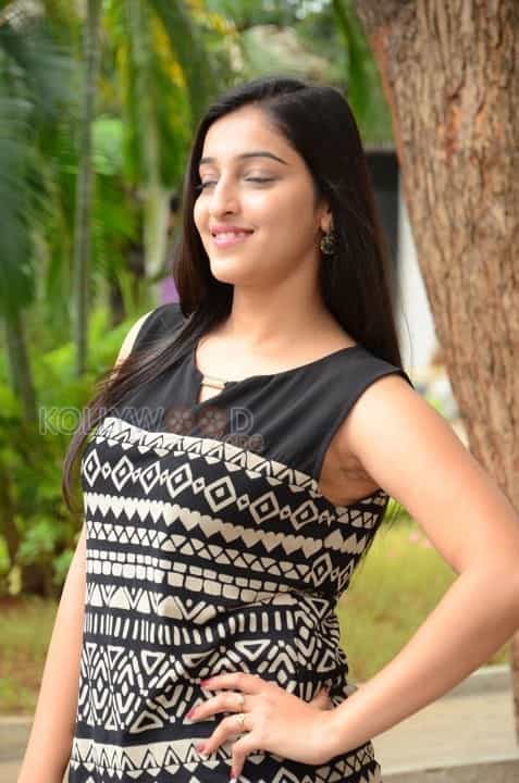 Actress Mouryani New Pictures 09 (117390) | Kollywood Zone