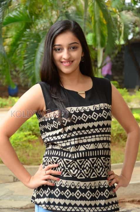 Actress Mouryani New Pictures