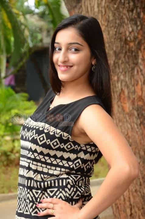 Actress Mouryani New Pictures