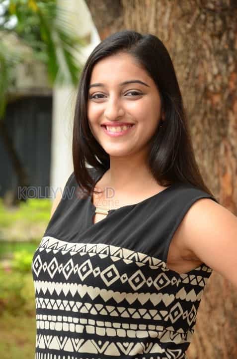 Actress Mouryani New Pictures