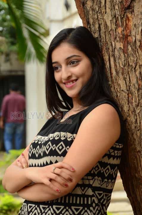 Actress Mouryani New Pictures