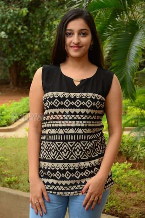 Actress Mouryani New Pictures