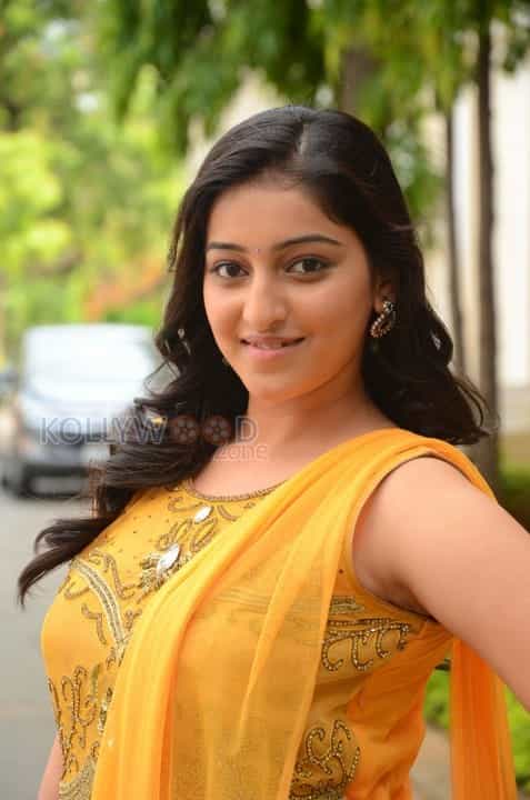 Actress Mouryani Photos