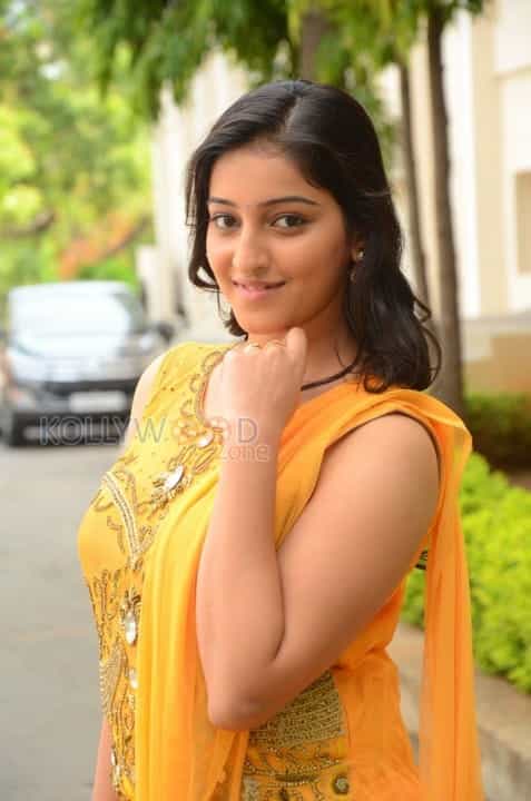 Actress Mouryani Photos