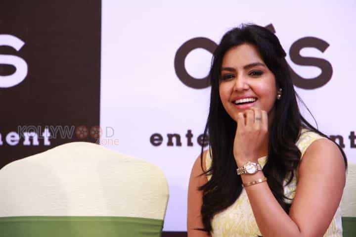 Actress Priya Anand At Vai Raja Vai Press Meet Stills