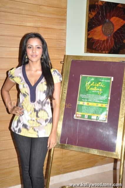 Actress Priya Anand Sexy Photos