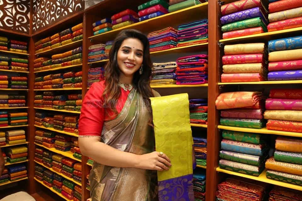 Actress Priyanka Jawalkar Inaugurated Kanchipuram Grt Silks At Dilsukhnagar Photos