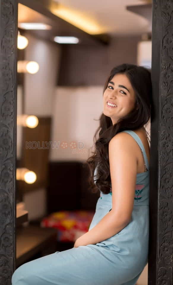 Actress Shalini Pandey Photoshoot Pictures