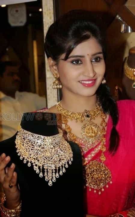 Actress Shamili Traditional Photos 11 (121633) | Kollywood Zone