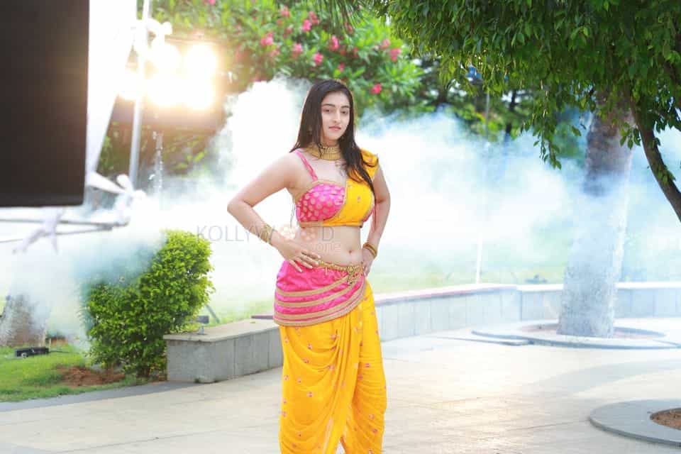 Actress mouryani in sundarangudu movie stills