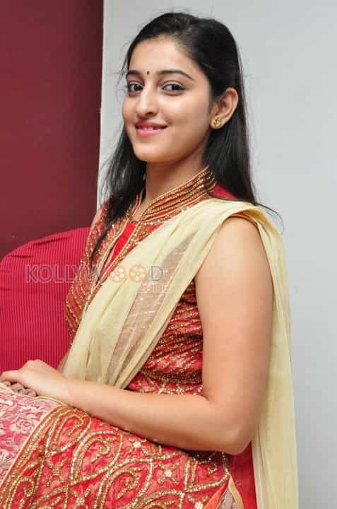 Ardhanari Movie Heroine Mouryani Photos