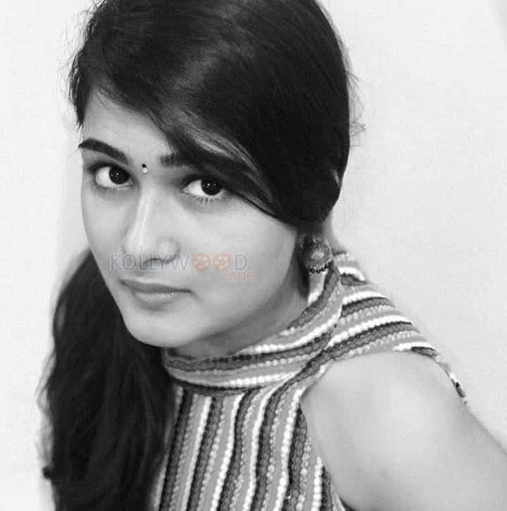 Arjun Reddy Heroine Shalini Pandey Photos