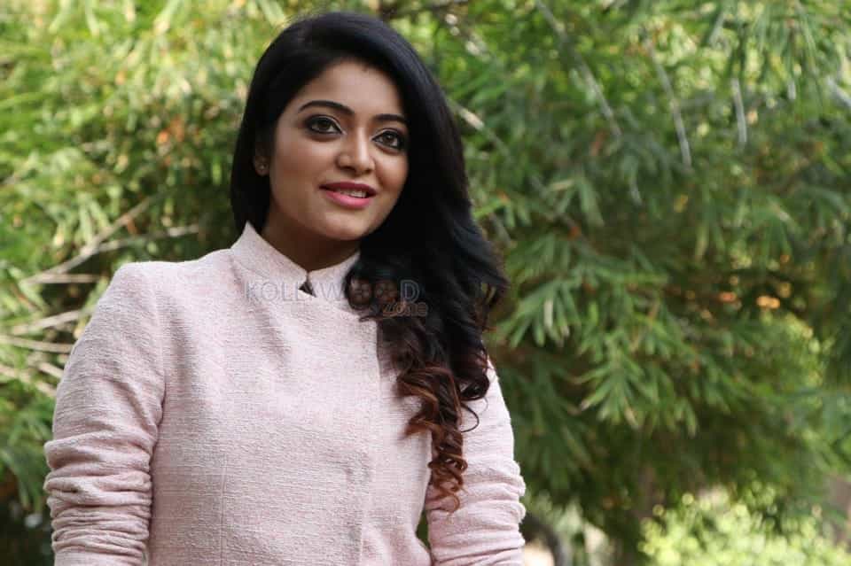 Balloon Movie Heroine Janani Iyer Pictures