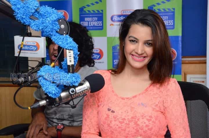 Banthi Poola Janaki Movie Heroine Deeksha Panth At Radio City Photos