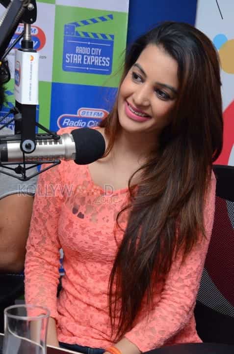 Banthi Poola Janaki Movie Heroine Deeksha Panth At Radio City Photos