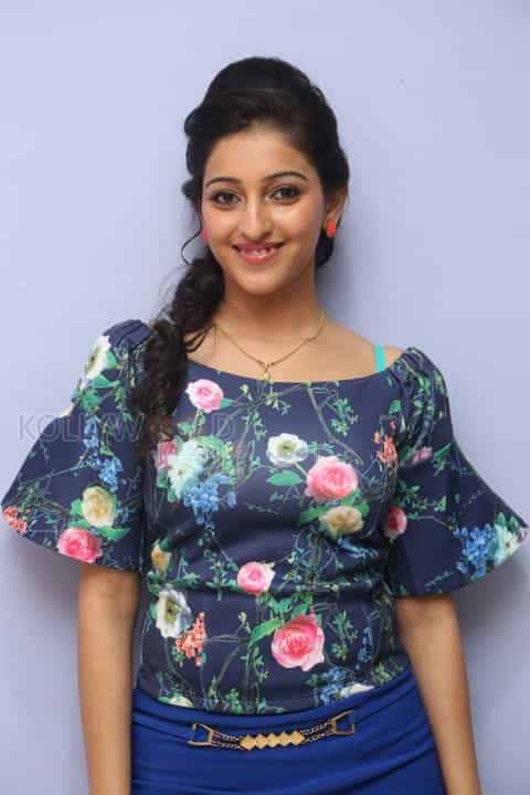 Beautiful Actress Mouryani Photos