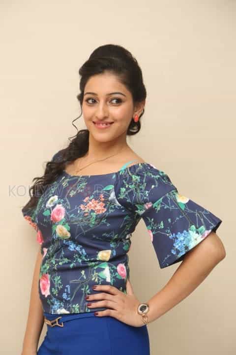 Beautiful Actress Mouryani Photos