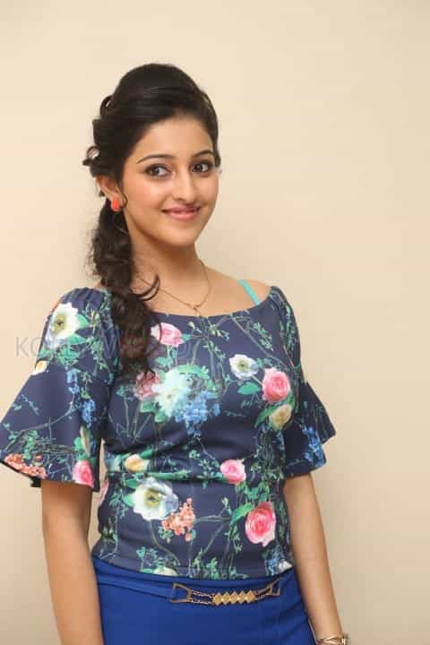 Beautiful Actress Mouryani Photos