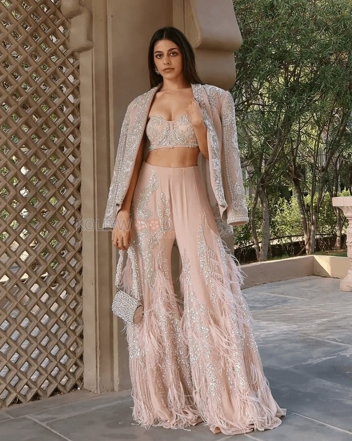 Beautiful Alaya F in a Pastel Pink Outfit Photos 01