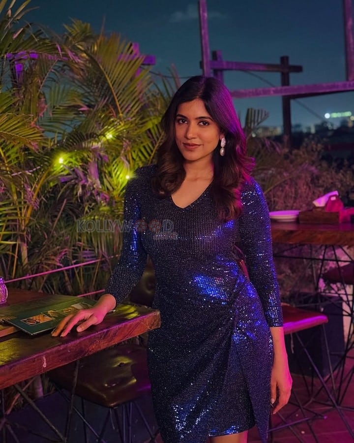 Beautiful Anju Kurian in a Romantic Dinner Pictures 08