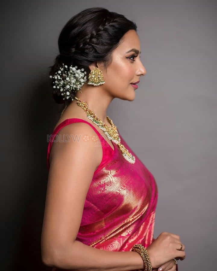 Beautiful Priya Anand In Saree Photos