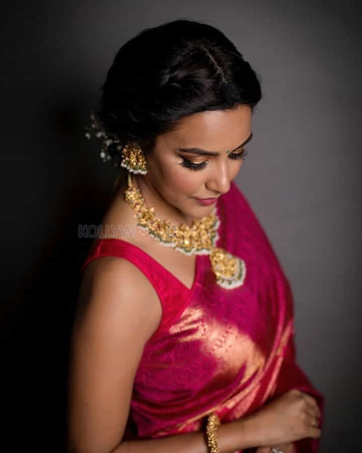 Beautiful Priya Anand In Saree Photos