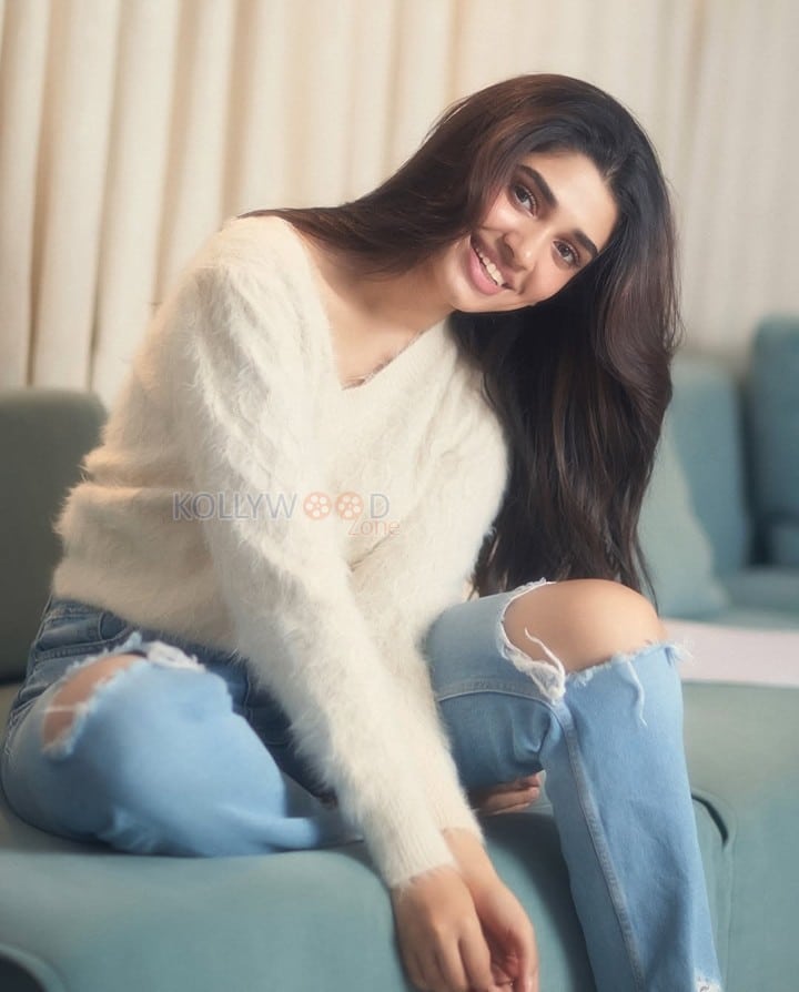 Breathtaking Krithi Shetty in a White Fur Sweater with a Ripped Blue Jeans Photos 01