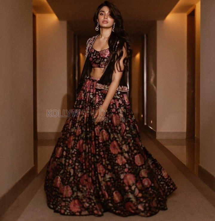 Dazzling Krithi Shetty in an Ethnic Black Printed Lehenga Photos 04