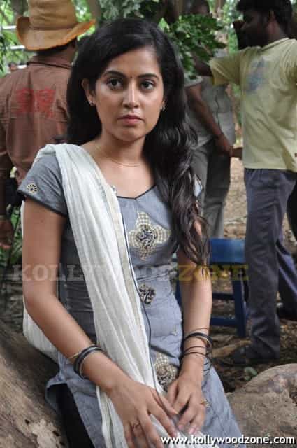 Disha Pandey At Mayanginen Thayanginen Shooting Spot Stills