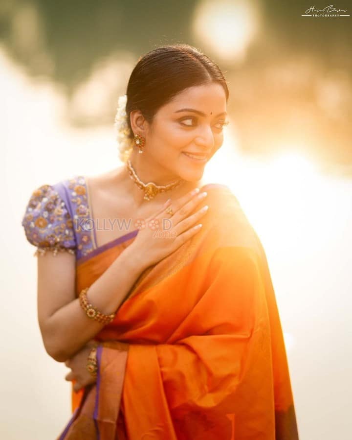 Gorgeous Janani Iyer in an Orange Silk Saree Photos 03