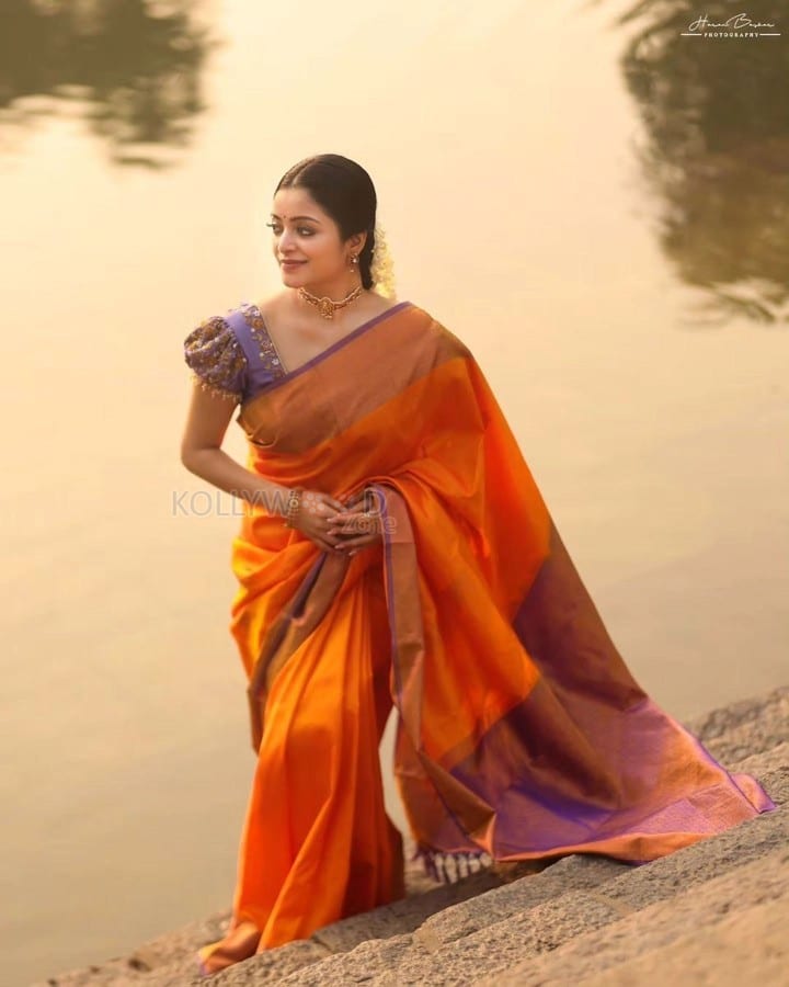 Gorgeous Janani Iyer in an Orange Silk Saree Photos 06