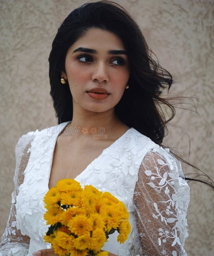 Hot Krithi Shetty in a Floral White Lace Mini Dress Photos 04