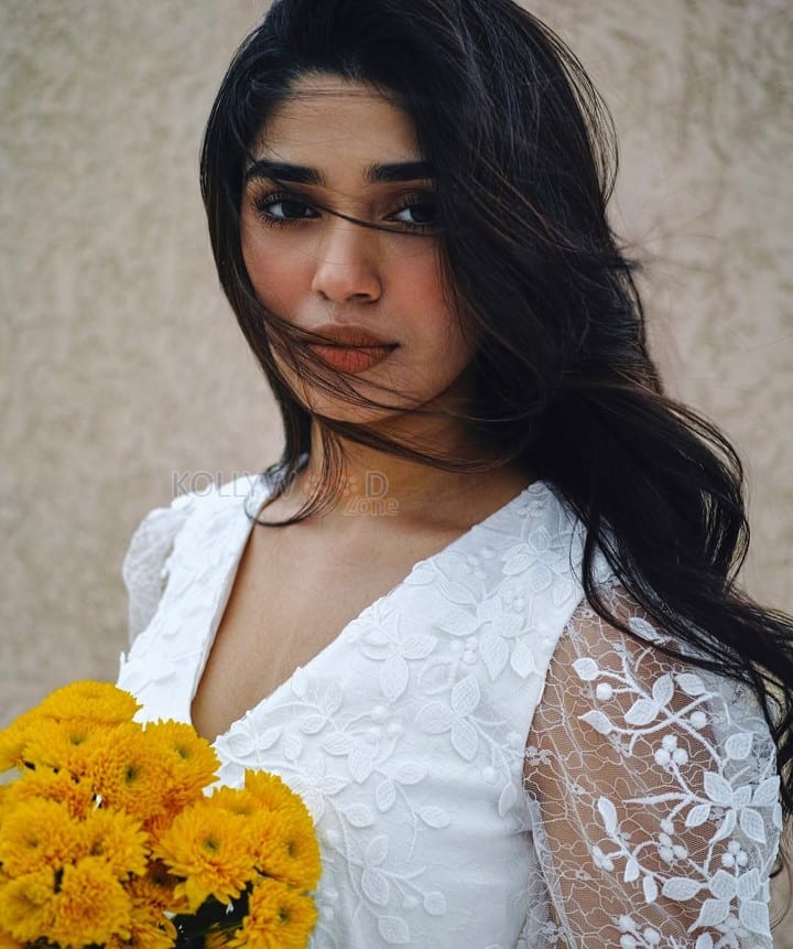 Hot Krithi Shetty in a Floral White Lace Mini Dress Photos 09