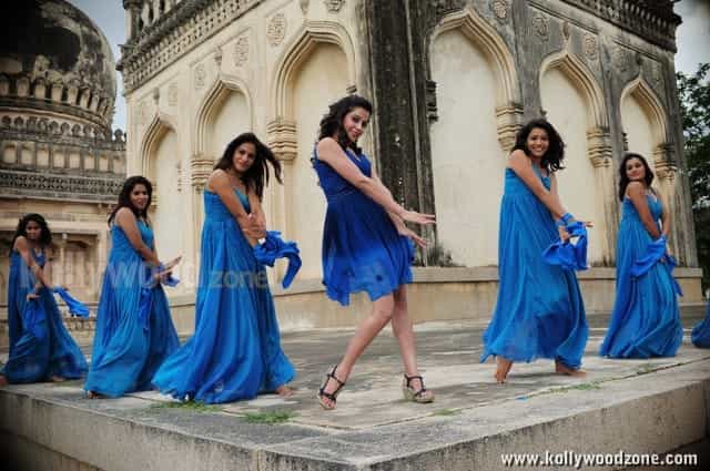 Maanathil Mayam Seithai Heroine Disha Pandey Stills